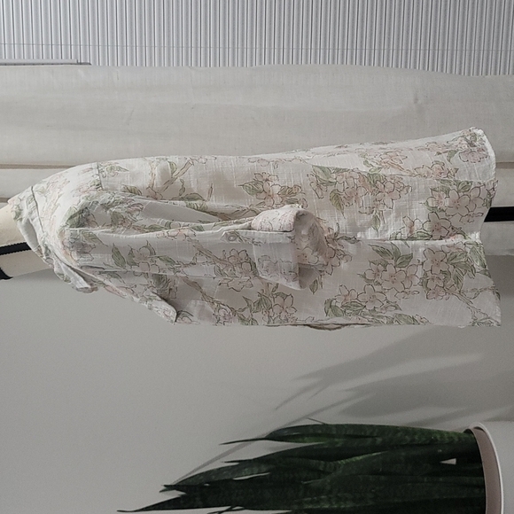 Croft & Barrow® Floral Slubbed Roll-Tab Shirt - Picture 4 of 12